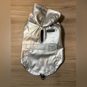 BNWOT Canada Pooch Cold Front Raincoat (Size 14)